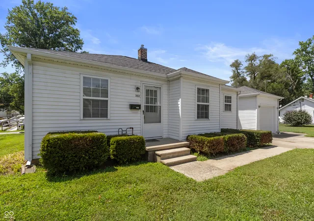 Photo 1 of Sale Pending at 302 Smith St, Columbus, IN 47201 | MLS# 22114530 | Listing updated on 2026-09-14