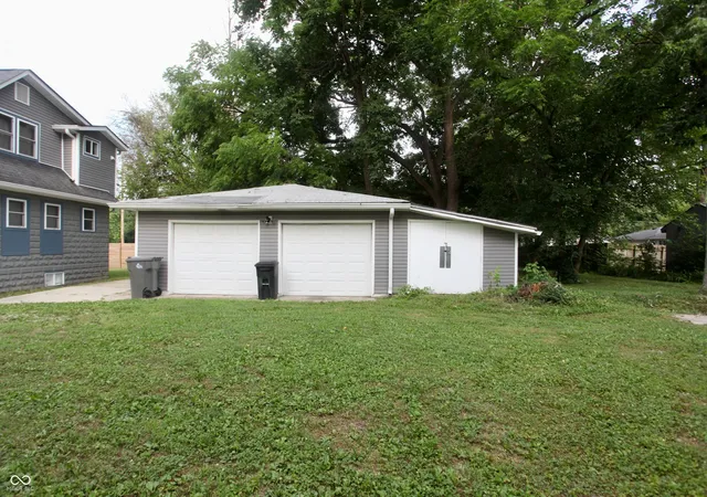 Photo 4 of Single family home for sale at 1218 E Edwards Ave, Indianapolis, IN 46227 | MLS# 22114661 | Listing updated on 2026-10-26