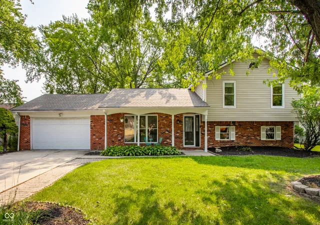 Photo 1 of Single family home for sale at 8815 Deer Run Dr, Indianapolis, IN 46256 | MLS# 22114723 | Listing updated on 2026-09-13
