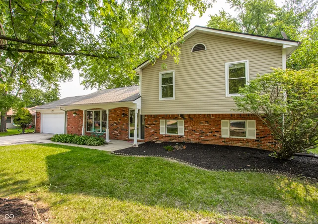 Photo 2 of Single family home for sale at 8815 Deer Run Dr, Indianapolis, IN 46256 | MLS# 22114723 | Listing updated on 2026-09-13