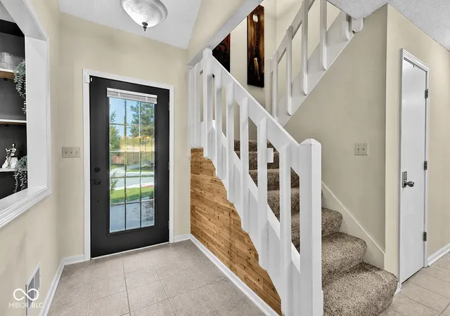 Photo 4 of Sale Pending at 12424 Charing Cross Rd, Carmel, IN 46033 | MLS# 22115017 | Listing updated on 2026-09-11