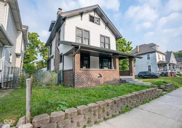 Photo 2 of Single family home for sale at 24 Hendricks Pl, Indianapolis, IN 46201 | MLS# 22115030 | Listing updated on 2026-09-14