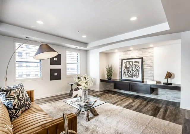 Photo 3 of Condo for sale at 350 N Meridian St #606, Indianapolis, IN 46204 | MLS# 22115140 | Listing updated on 2026-09-10