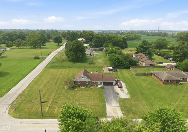 Photo 3 of Sale Pending at 3640 Davis Rd, Indianapolis, IN 46239 | MLS# 22115431 | Listing updated on 2026-10-07