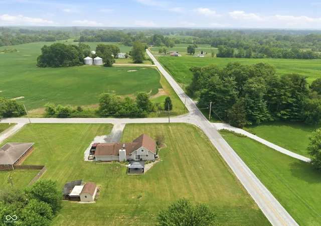 Photo 4 of Sale Pending at 3640 Davis Rd, Indianapolis, IN 46239 | MLS# 22115431 | Listing updated on 2026-10-07