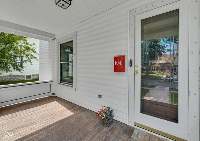 Photo 3 of Single family home for sale at 1403 W Main St, Crawfordsville, IN 47933 | MLS# 22115433 | Listing updated on 2026-09-15