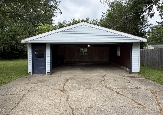 Photo 4 of Sale Pending at 3019 Brentwood Rd, New Castle, IN 47362 | MLS# 22115496 | Listing updated on 2026-09-18