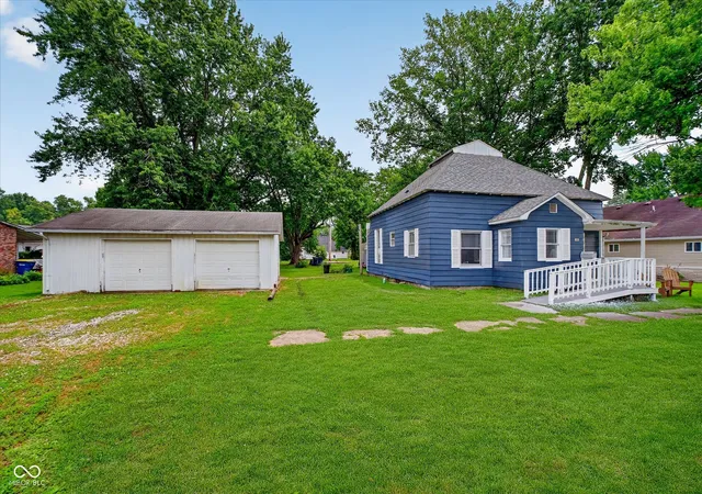 Photo 3 of Sale Pending at 607 S Sheridan Ave, Sheridan, IN 46069 | MLS# 22115520 | Listing updated on 2026-09-11