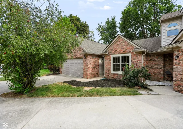 Photo 3 of Condo for sale at 1039 Buffalo Run Way, Indianapolis, IN 46227 | MLS# 22115545 | Listing updated on 2026-10-02