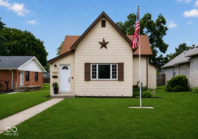 Photo 2 of Single family home for sale at 1127 Evans Ave, Noblesville, IN 46060 | MLS# 22115687 | Listing updated on 2026-09-10