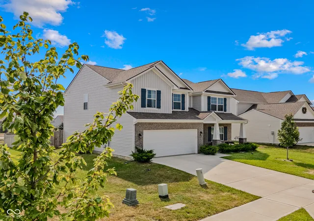 Photo 3 of Single family home for sale at 3983 Winston, Columbus, IN 47201 | MLS# 22115930 | Listing updated on 2026-09-10