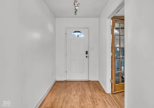Photo 3 of Single family home for sale at 6463 Glory Maple Ln, Indianapolis, IN 46221 | MLS# 22115933 | Listing updated on 2026-10-02