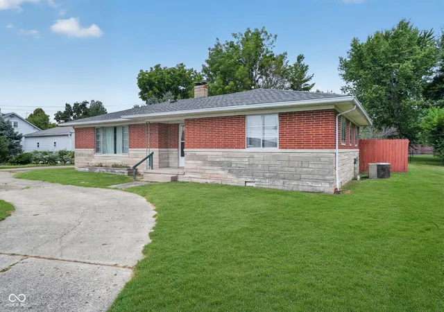 Photo 2 of Single family home for sale at 50 Terrell Dr, Pittsboro, IN 46167 | MLS# 22115976 | Listing updated on 2026-09-11