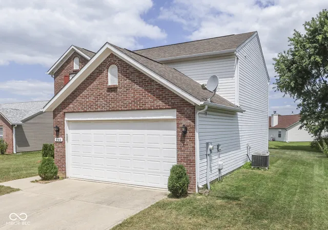 Photo 3 of Single family home for sale at 944 Angus Ln, Indianapolis, IN 46217 | MLS# 22116027 | Listing updated on 2026-09-10