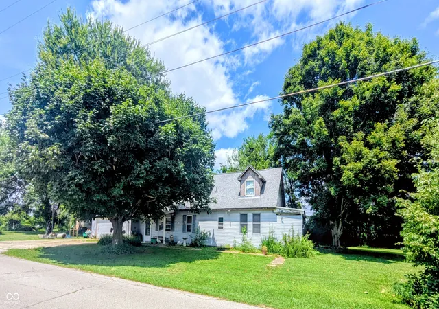 Photo 2 of Sale Pending at 2940 W Country Clb Rd, Connersville, IN 47331 | MLS# 22116033 | Listing updated on 2026-09-11