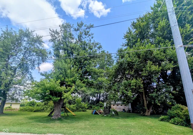 Photo 3 of Sale Pending at 2940 W Country Clb Rd, Connersville, IN 47331 | MLS# 22116033 | Listing updated on 2026-09-11