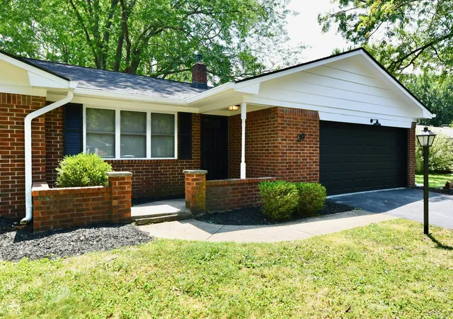 Photo 1 of Single family home for sale at 29 Parkwood Dr, Brownsburg, IN 46112 | MLS# 22116076 | Listing updated on 2026-09-11