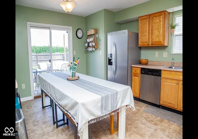 Photo 4 of Single family home for sale at 1214 Harvest Ridge Cir, Franklin, IN 46131 | MLS# 22116212 | Listing updated on 2026-10-06