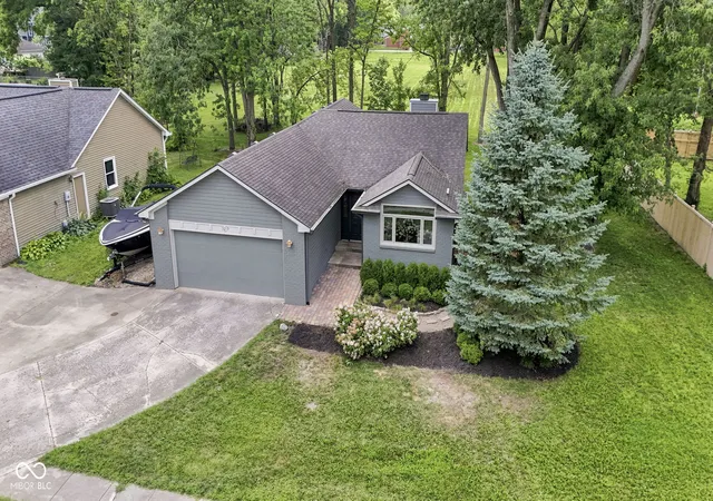 Photo 3 of Single family home for sale at 329 N East St, Westfield, IN 46074 | MLS# 22116233 | Listing updated on 2026-09-29