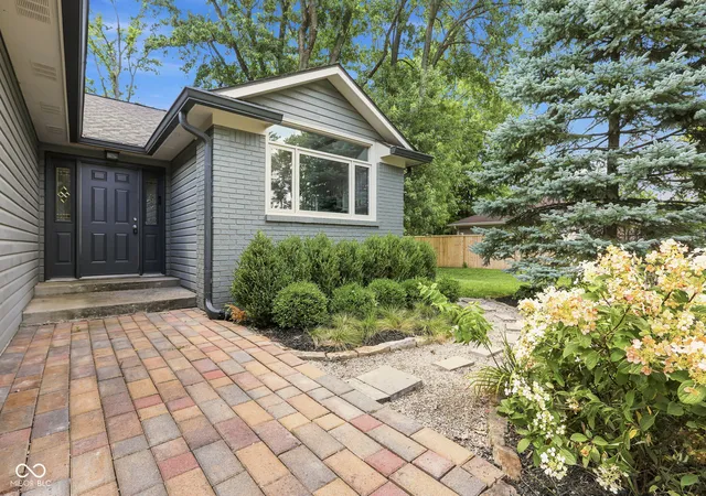 Photo 4 of Single family home for sale at 329 N East St, Westfield, IN 46074 | MLS# 22116233 | Listing updated on 2026-09-29