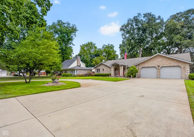Photo 3 of Single family home for sale at 1023 Hawthorne Dr, Columbus, IN 47203 | MLS# 22116513 | Listing updated on 2026-09-21