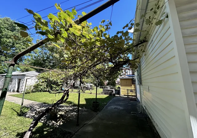 Photo 4 of Sale Pending at 762 N Holmes Ave, Indianapolis, IN 46222 | MLS# 22116578 | Listing updated on 2026-09-30