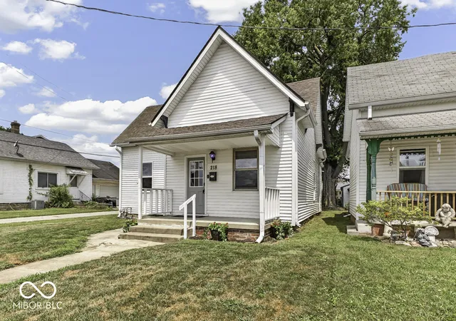 Photo 3 of Single family home for sale at 218 E Taylor St, Shelbyville, IN 46176 | MLS# 22116601 | Listing updated on 2026-09-28