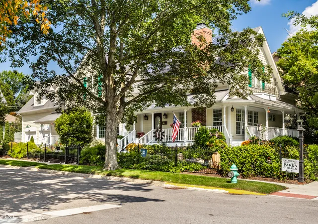Photo 1 of Single family home for sale at 520 W Cedar St, Zionsville, IN 46077 | MLS# 22116668 | Listing updated on 2026-10-05