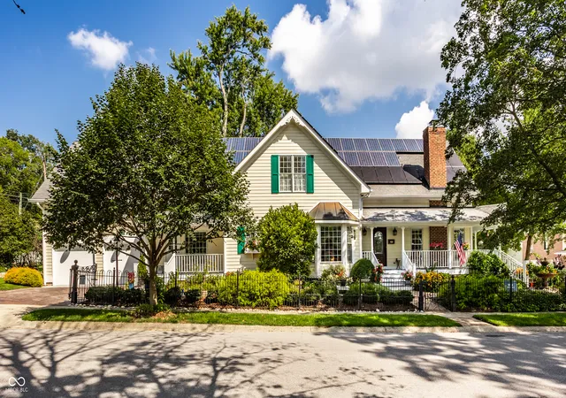 Photo 2 of Single family home for sale at 520 W Cedar St, Zionsville, IN 46077 | MLS# 22116668 | Listing updated on 2026-10-05