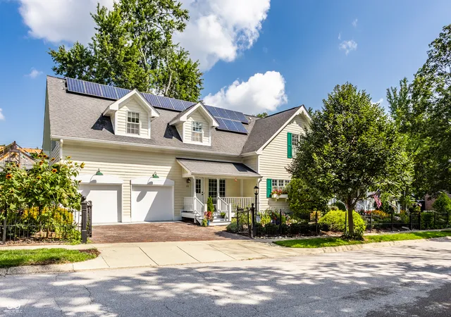 Photo 3 of Single family home for sale at 520 W Cedar St, Zionsville, IN 46077 | MLS# 22116668 | Listing updated on 2026-10-19