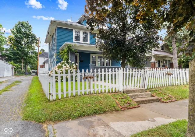 Photo 1 of Single family home for sale at 925 W 7th Street, Anderson, IN 46016 | MLS# 22116731 | Listing updated on 2026-09-10