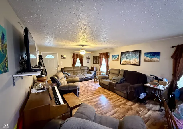 Photo 4 of Sale Pending at 5028 Columbus Ave, Anderson, IN 46013 | MLS# 22116758 | Listing updated on 2026-09-15