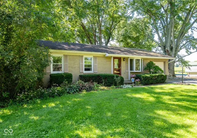 Photo 2 of Sale Pending at 1222 E County Road 25 S, Greencastle, IN 46135 | MLS# 22116847 | Listing updated on 2026-09-25