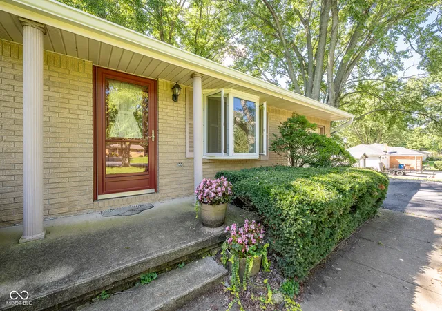 Photo 4 of Sale Pending at 1222 E County Road 25 S, Greencastle, IN 46135 | MLS# 22116847 | Listing updated on 2026-09-25
