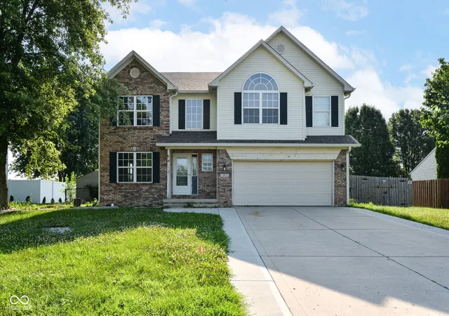 Photo 2 of Single family home for sale at 567 West St, Whiteland, IN 46184 | MLS# 22116881 | Listing updated on 2026-09-10