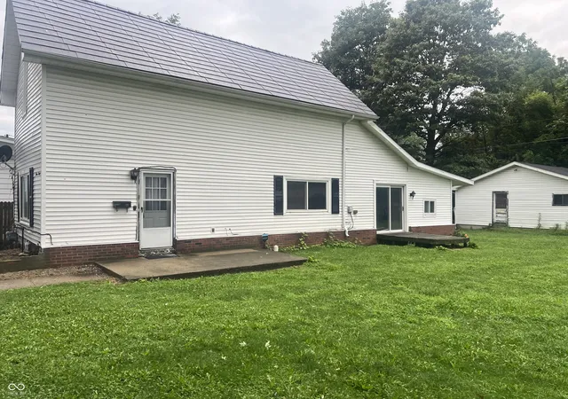 Photo 2 of Single family home for sale at 320 W 5th Street, Rushville, IN 46173 | MLS# 22116928 | Listing updated on 2026-09-10