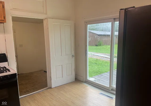 Photo 4 of Single family home for sale at 320 W 5th Street, Rushville, IN 46173 | MLS# 22116928 | Listing updated on 2026-09-10