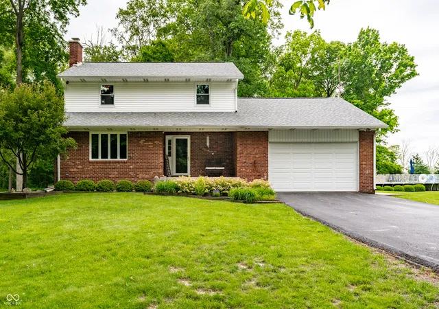 Photo 2 of Single family home for sale at 1653 E 300 North, Greenfield, IN 46140 | MLS# 22117000 | Listing updated on 2026-09-14