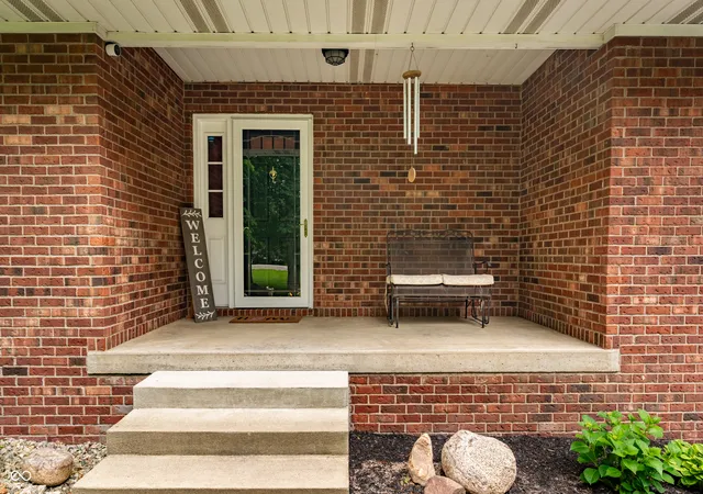 Photo 4 of Single family home for sale at 1653 E 300 North, Greenfield, IN 46140 | MLS# 22117000 | Listing updated on 2026-09-14
