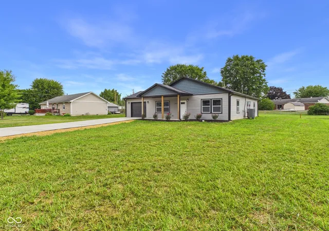 Photo 3 of Single family home for sale at 204 S Woodworth Ave, Frankton, IN 46044 | MLS# 22117068 | Listing updated on 2026-09-11