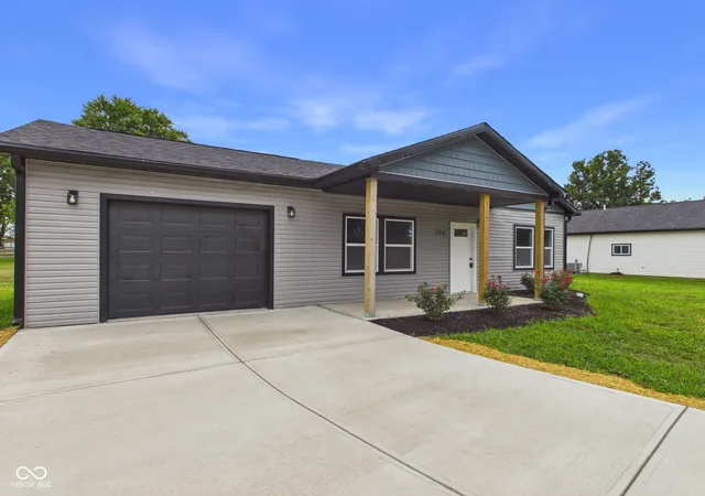 Photo 4 of Single family home for sale at 204 S Woodworth Ave, Frankton, IN 46044 | MLS# 22117068 | Listing updated on 2026-09-11