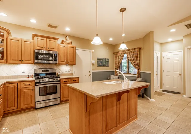 Photo 4 of Condo for sale at 8058 Shoreridge Ter, Indianapolis, IN 46236 | MLS# 22117150 | Listing updated on 2026-10-14