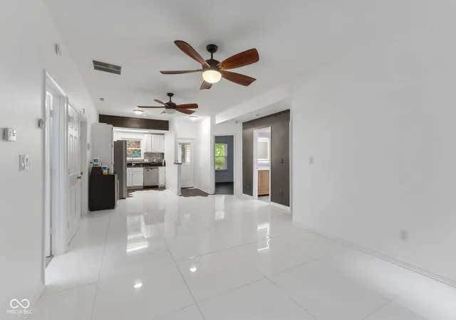 Photo 4 of Single family home for sale at 11115 Hunters Blvd, Indianapolis, IN 46235 | MLS# 22117349 | Listing updated on 2026-09-21