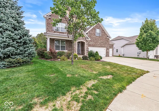 Photo 3 of Single family home for sale at 525 Amersham Ct, Avon, IN 46123 | MLS# 22117454 | Listing updated on 2026-09-14