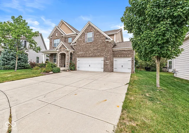 Photo 3 of Single family home for sale at 525 Amersham Ct, Avon, IN 46123 | MLS# 22117454 | Listing updated on 2026-09-14