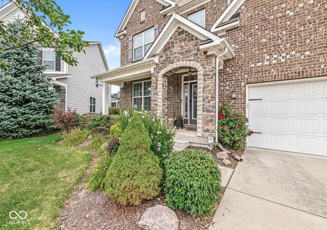 Photo 4 of Single family home for sale at 525 Amersham Ct, Avon, IN 46123 | MLS# 22117454 | Listing updated on 2026-09-14