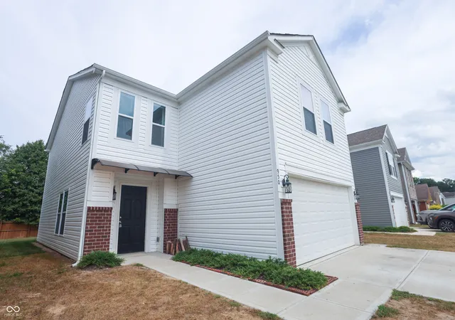 Photo 3 of Single family home for sale at 950 Amesbury Ct, Indianapolis, IN 46217 | MLS# 22117494 | Listing updated on 2026-10-07