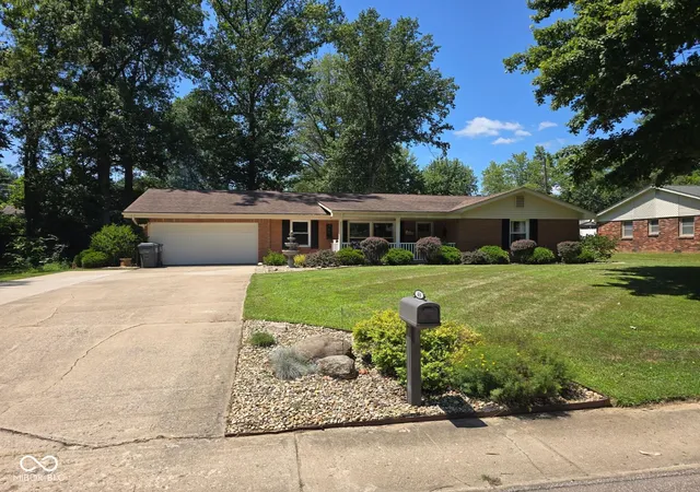 Photo 2 of Single family home for sale at 450 Mutton Crk, Seymour, IN 47274 | MLS# 22117511 | Listing updated on 2026-09-10