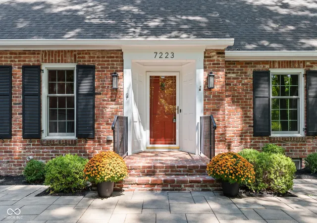 Photo 2 of Sale Pending at 7223 Whitehall Dr, Indianapolis, IN 46256 | MLS# 22117710 | Listing updated on 2026-09-11