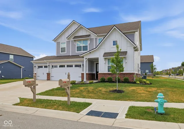 Photo 3 of Single family home for sale at 1258 Inverness Dr, Avon, IN 46123 | MLS# 22117722 | Listing updated on 2026-09-10